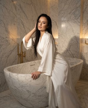 Полина, 22